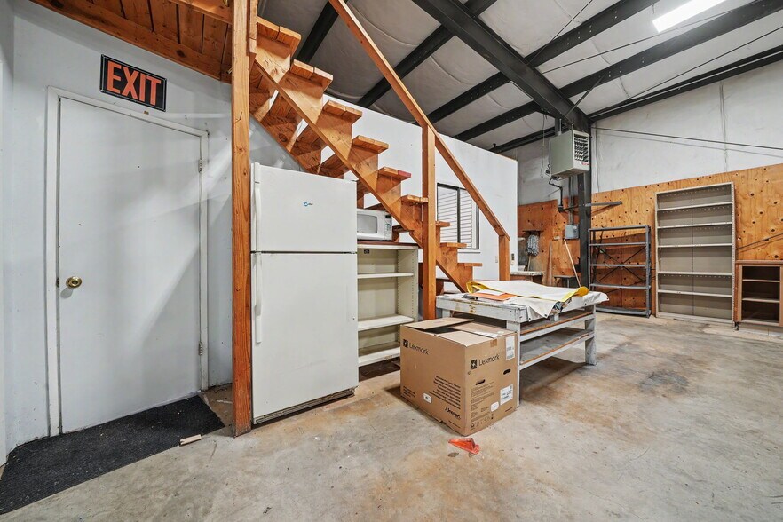 More Photos Of 11020 N State Highway 49, Martell Freestanding For Sale