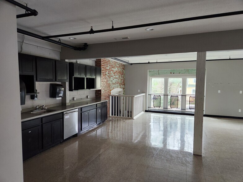 More Photos Of 300 W Broadway St, Greenwood Loft Creative Space For Sale