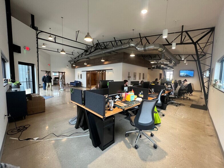 More Photos Of 1352 E Wilson St, Madison Warehouse For Sale