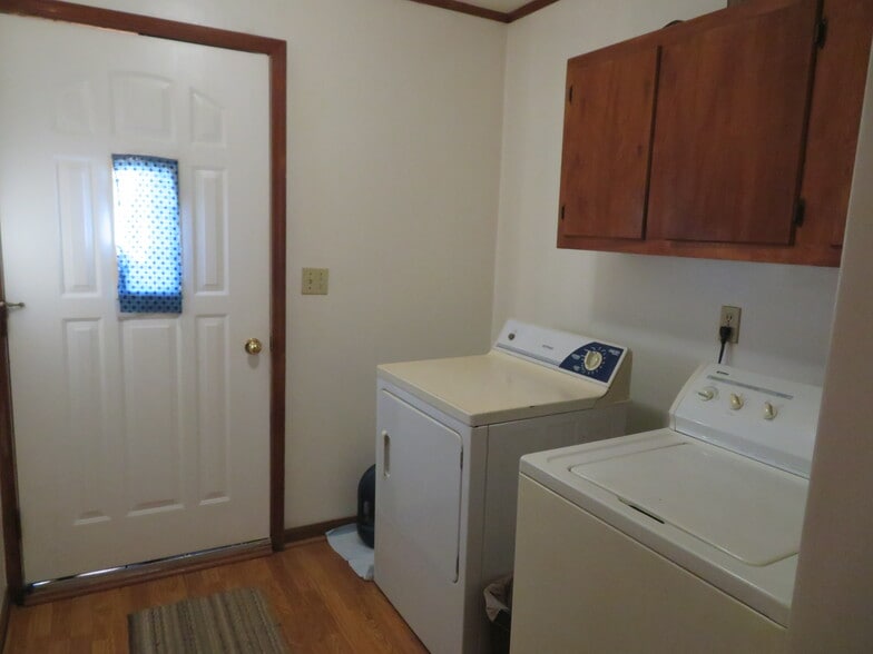 More Photos Of 113 S Graham St, Sardinia Warehouse For Sale