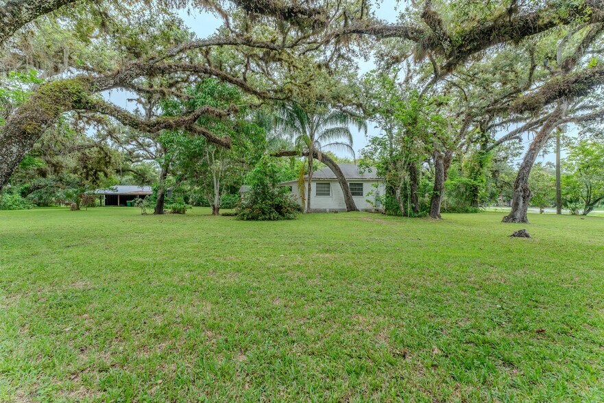 More Photos Of State Road 80, LaBelle Medical For Sale