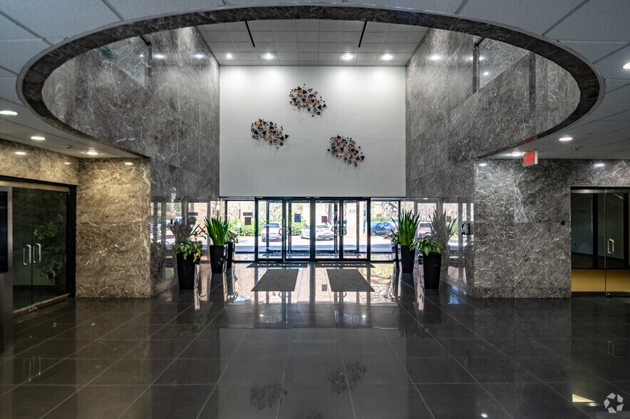 More Photos Of 4004 Belt Line Rd, Addison Unknown For Lease