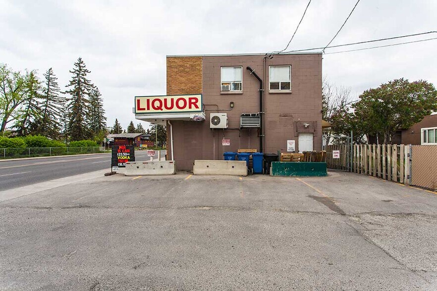 More Photos Of 2116 14 St NW, Calgary Storefront For Sale
