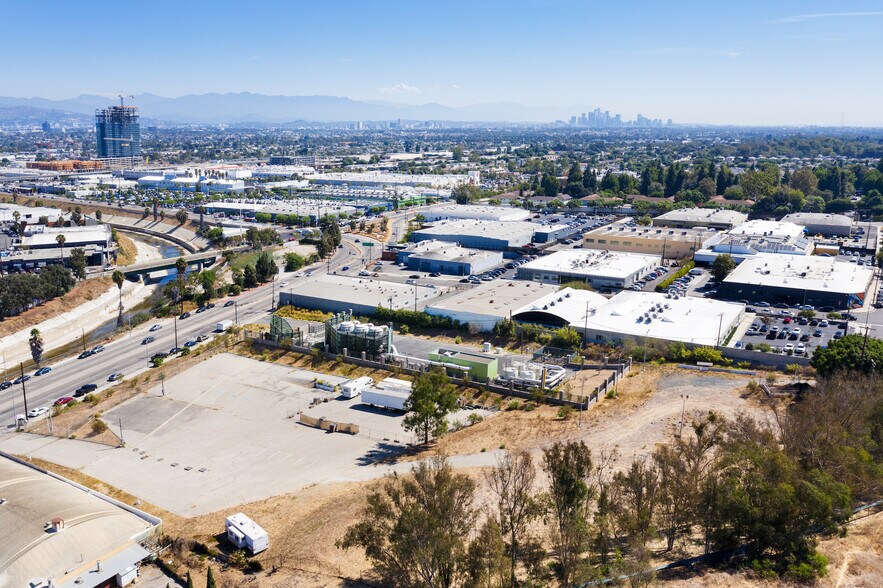 More Photos Of 6000 W Jefferson Blvd, Los Angeles Land For Lease