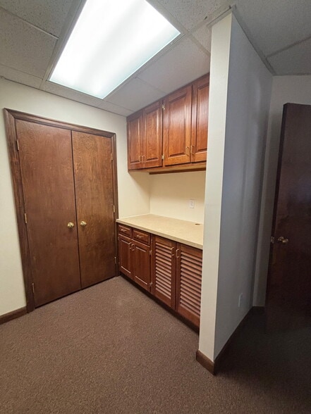 More Photos Of 400 Allen Dr, Charleston Medical For Lease