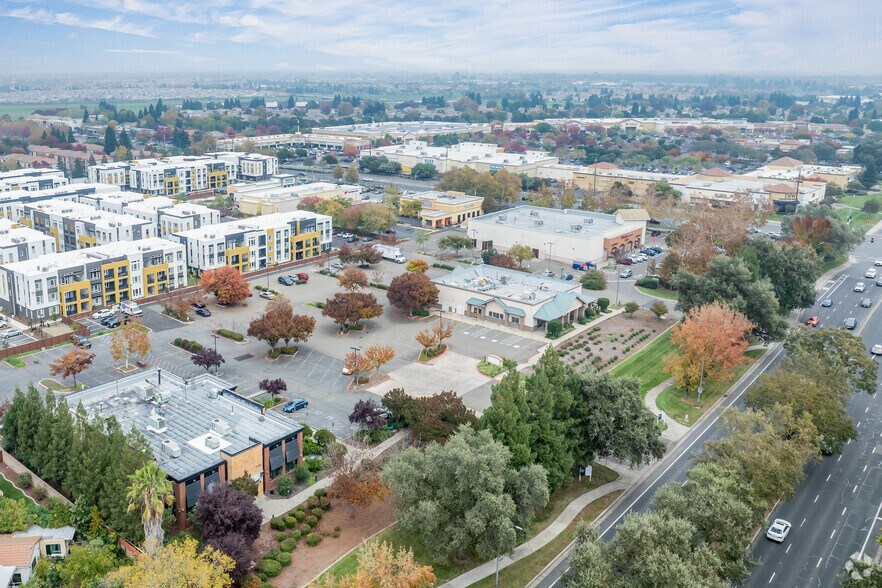 More Photos Of 7221 Laguna Blvd, Elk Grove Restaurant For Sale