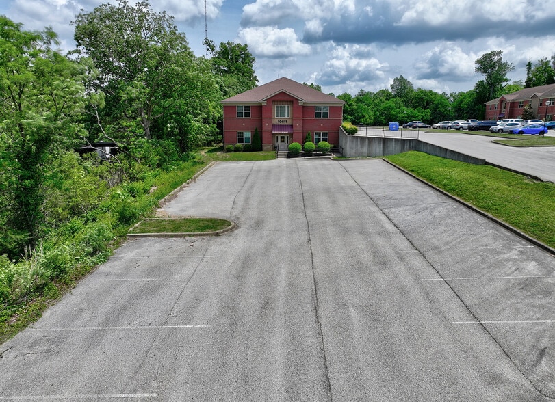More Photos Of 10609-10611 Watterson Center Ct, Louisville Office For Sale