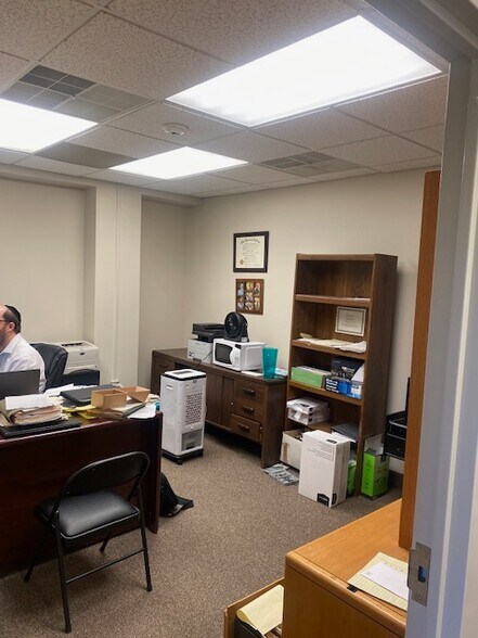 More Photos Of 20 Walnut St, Wellesley Office For Lease