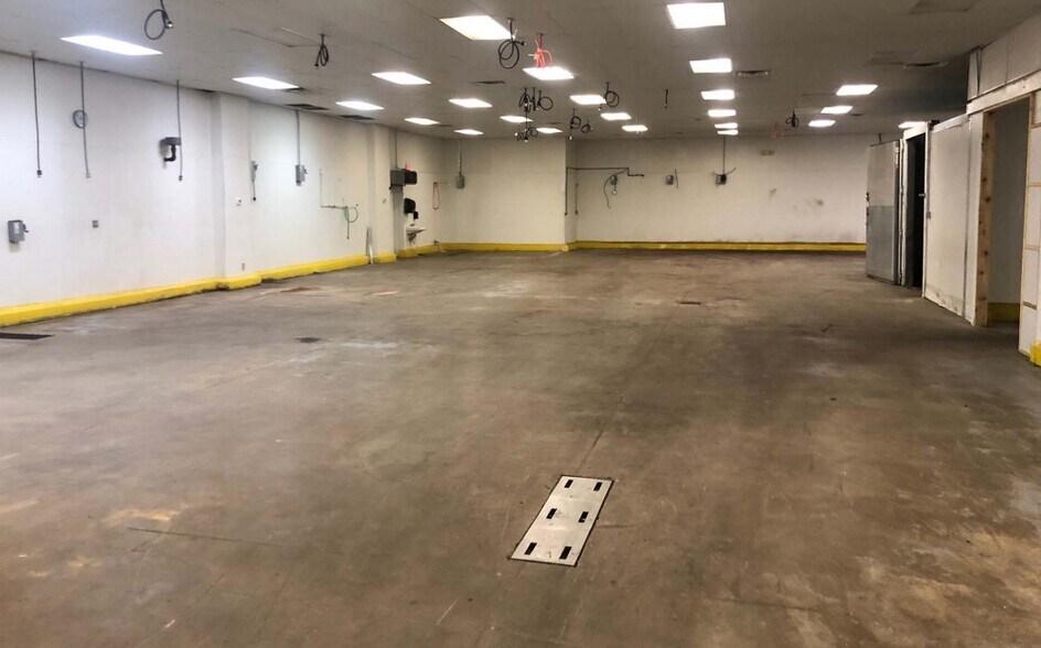 More Photos Of 1371 FM 1346, La Vernia Warehouse For Sale