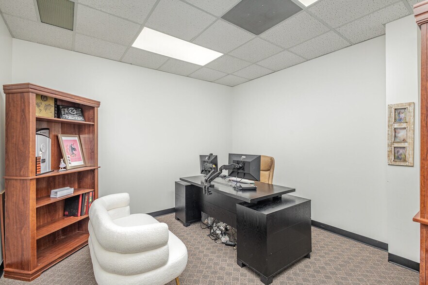 More Photos Of 2101 N Sardis Rd, Charlotte Office For Sale