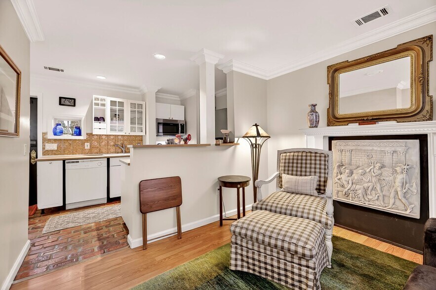 More Photos Of 107 E 35th St, Savannah Office For Sale