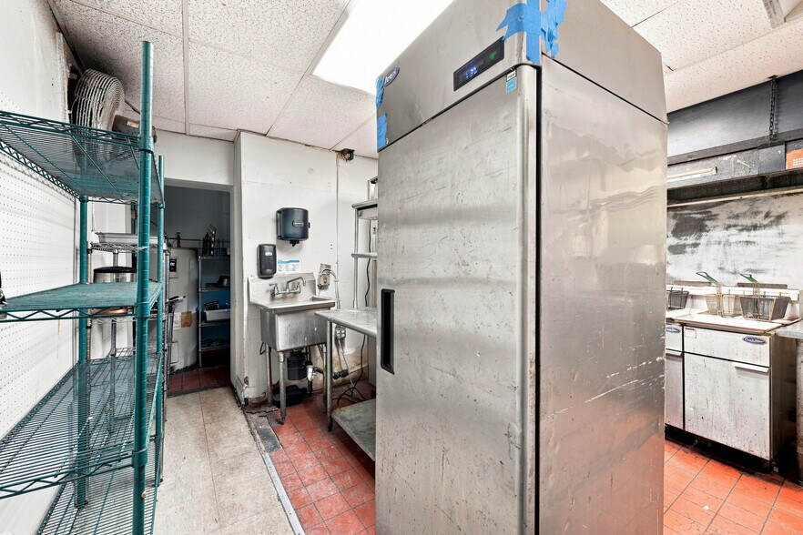 More Photos Of 1437-39 South Street, Philadelphia Specialty For Lease