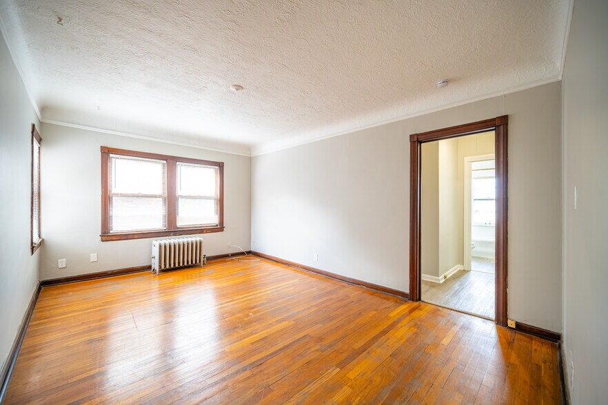More Photos Of 1352 Kenilworth Ave, Lakewood Apartments For Sale