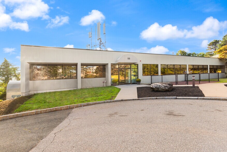 More Photos Of 55 Tozer Rd, Beverly Office For Lease
