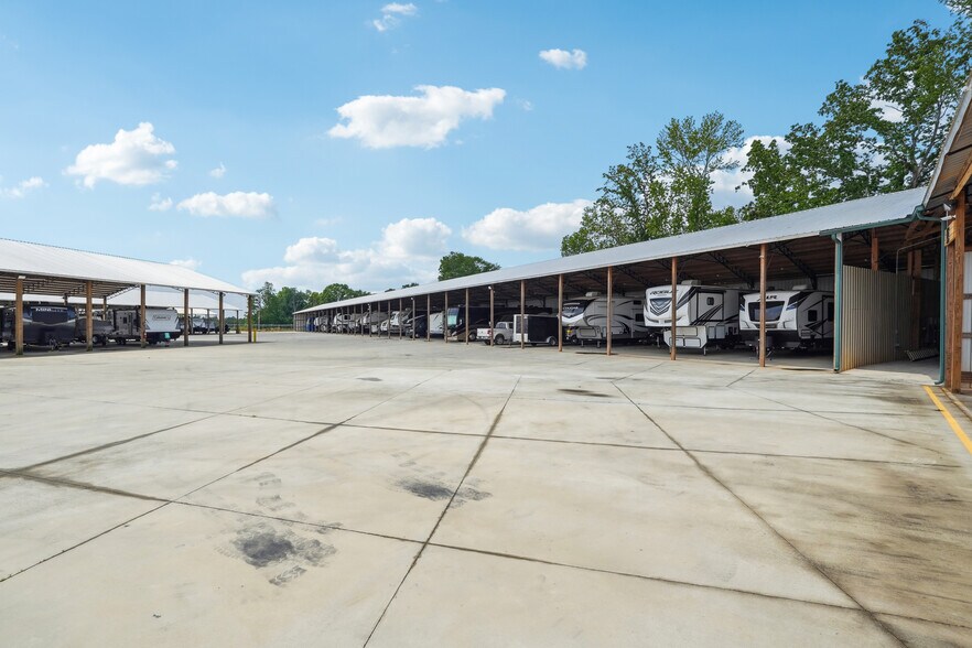 More Photos Of 4302 Mcbrayer Rd, Oakwood Self Storage For Sale