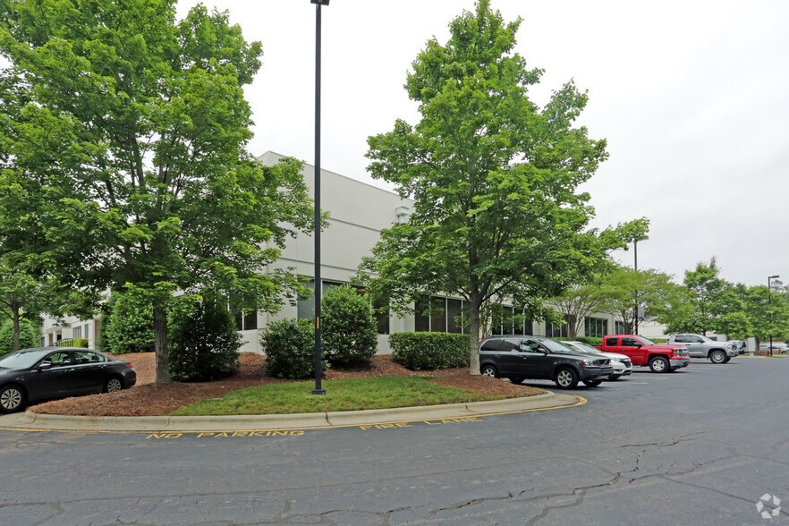 More Photos Of 3200 Gateway Centre Blvd, Morrisville Industrial For Lease