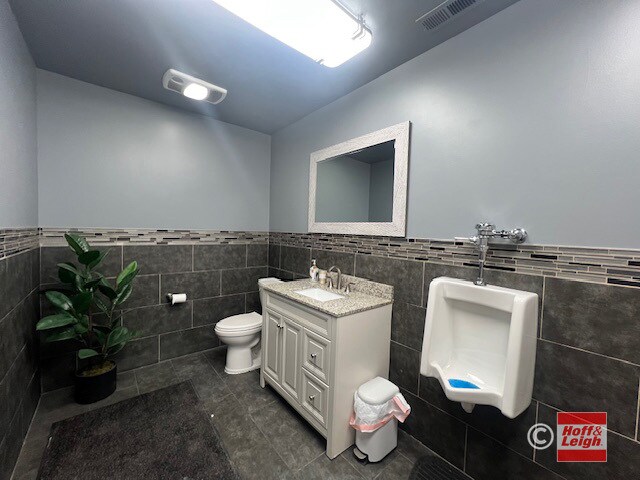 More Photos Of 5830 Downing St, Denver Unknown For Lease