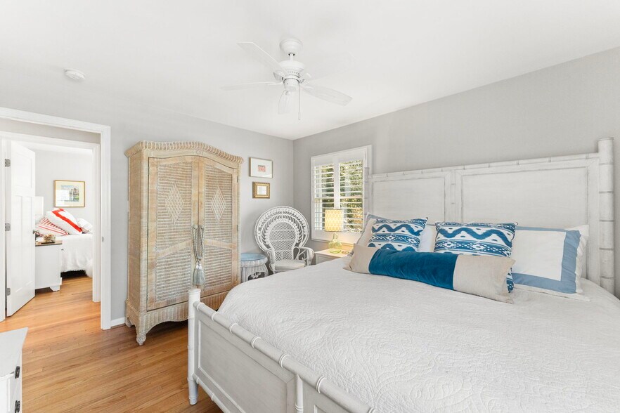 More Photos Of 97 Currell Cove Ln, White Stone Specialty For Sale