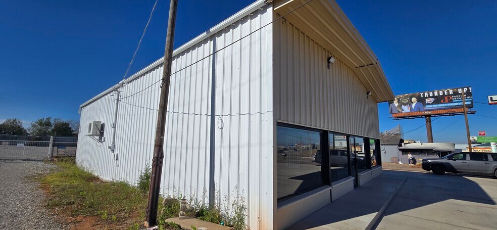 More Photos Of 6109 S I 35 Service Rd, Oklahoma City Flex For Lease