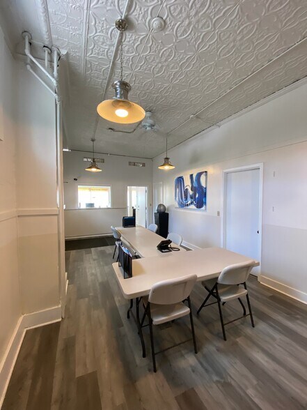 More Photos Of 1909-1911 S Salina St, Syracuse Office For Sale