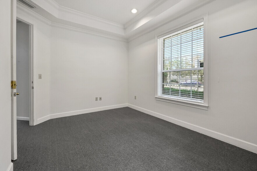 More Photos Of 7700 Square Lake Blvd, Jacksonville Office For Lease