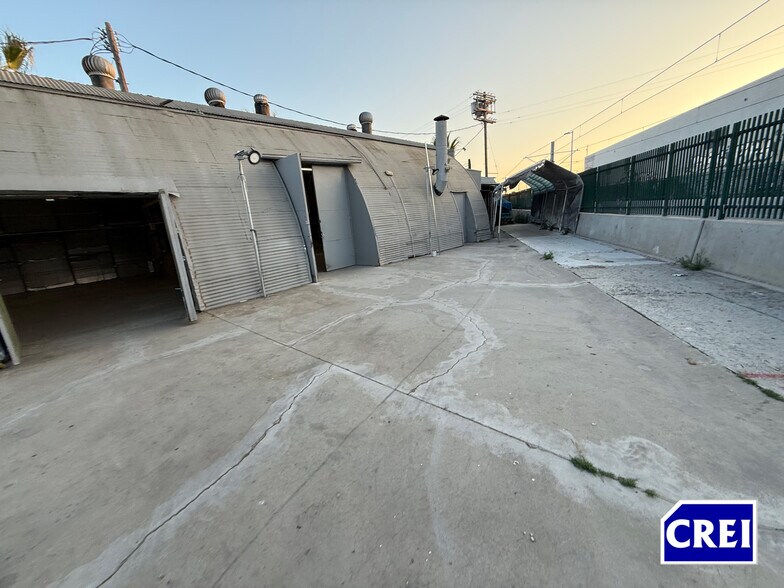 More Photos Of 6809 S Victoria Ave, Los Angeles Service For Lease