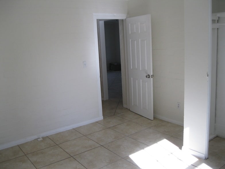 More Photos Of 14025 Spruce St, Hesperia Apartments For Sale