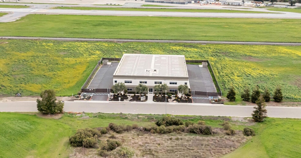 More Photos Of 1851 Airway Dr, Hollister Industrial For Lease