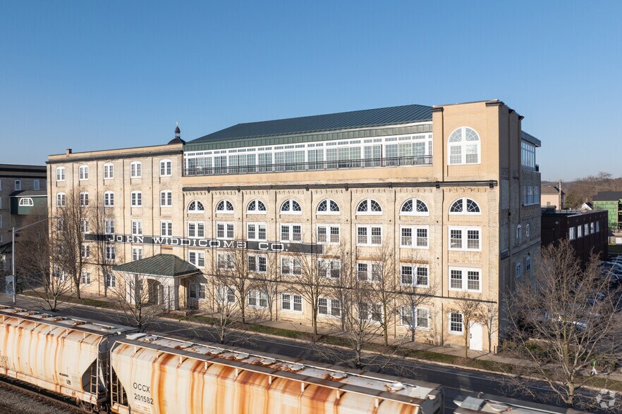 More Photos Of 601 5th St NW, Grand Rapids Medical For Lease
