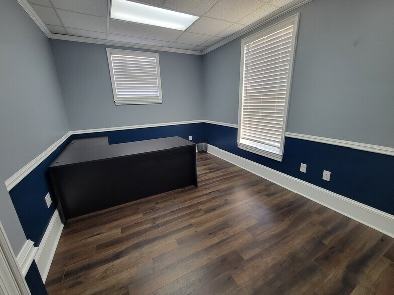More Photos Of 115 Sycamore Dr, Athens Office For Sale