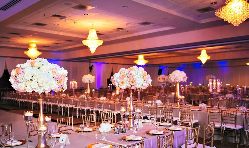 More Photos Of 933 S Riverside Dr, Elmhurst Hotel For Sale