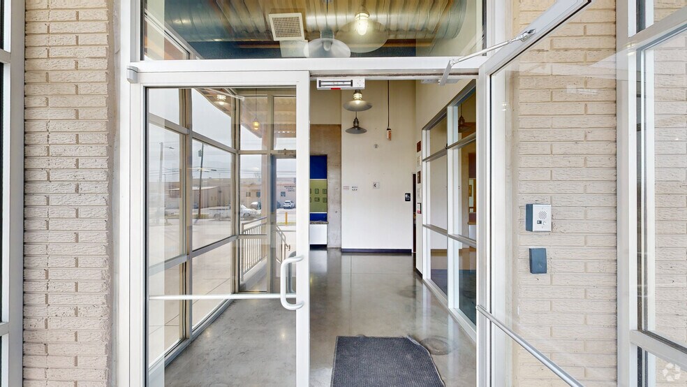 More Photos Of 2747 Oakland Ave, Garland Warehouse For Sale