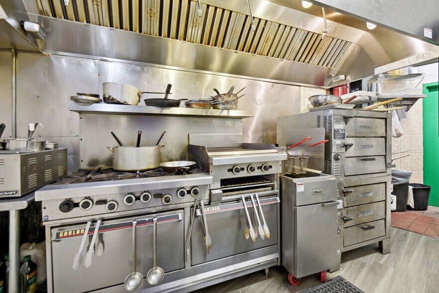 More Photos Of 3209 Mt Pleasant St NW, Washington Restaurant For Sale