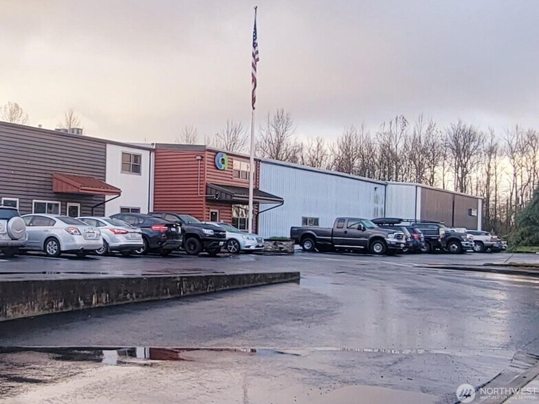 More Photos Of 401 Lincoln St, Everson Warehouse For Sale