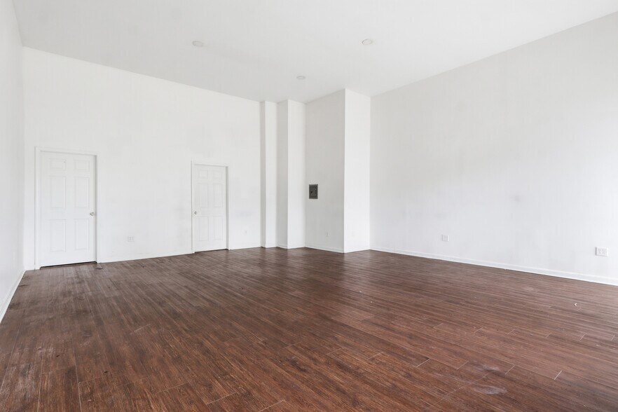 More Photos Of 805 E Prospect St, York General Retail For Sale
