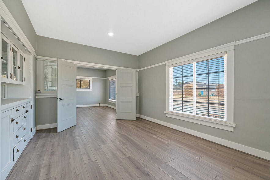 More Photos Of 19435 East St, Woodland Specialty For Sale