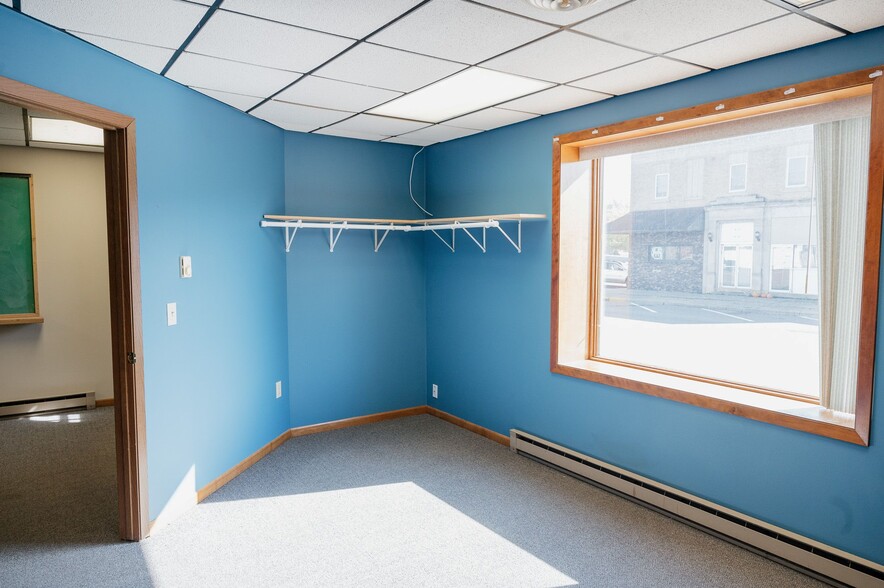 More Photos Of 435 Main St E, Trimont Flex For Sale