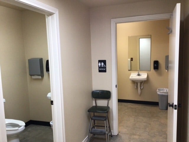 More Photos Of 108 W McCart St, Krum Storefront Retail Office For Lease