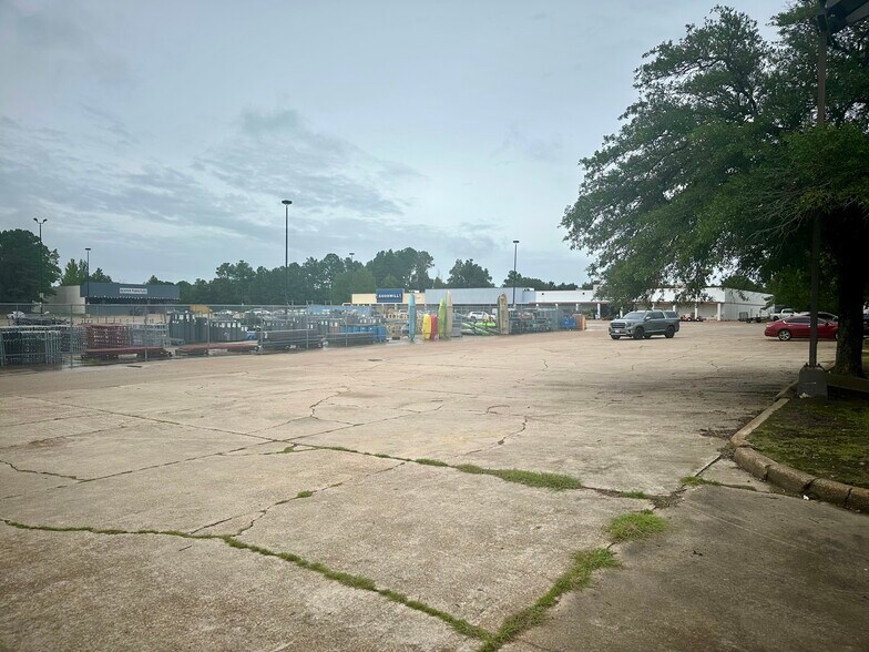 More Photos Of 1233 Tenaha St, Center Unknown For Lease