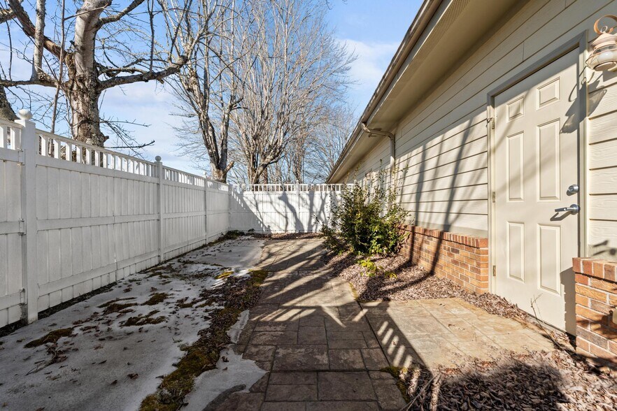 More Photos Of 6540 Brevard Rd, Etowah Office For Sale