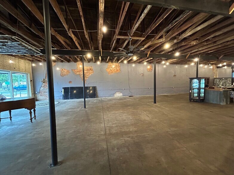 More Photos Of 105 S Main St, Quitman Storefront Retail Office For Sale