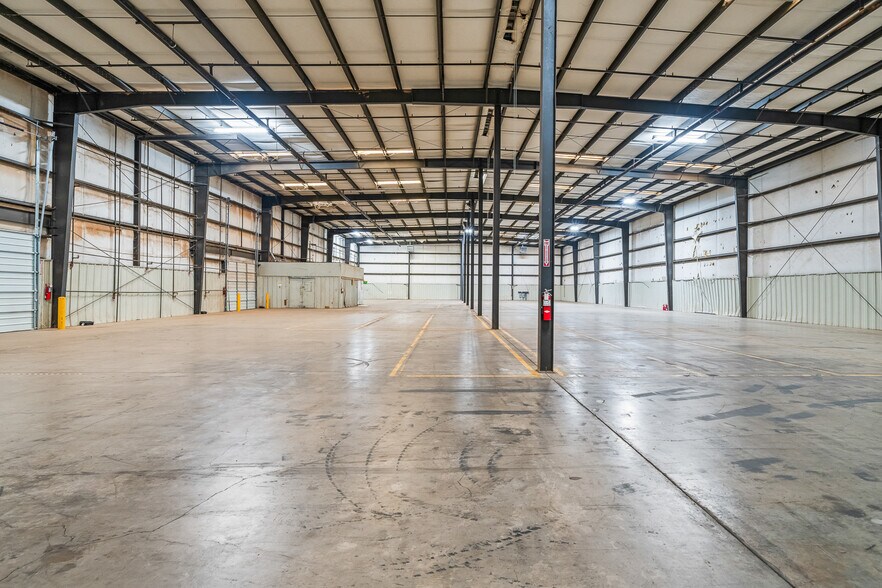 More Photos Of 2307 N Tx-289-loop, Lubbock Truck Terminal For Lease