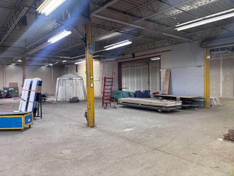 More Photos Of 605 Boul Iberville, Repentigny Flex For Lease