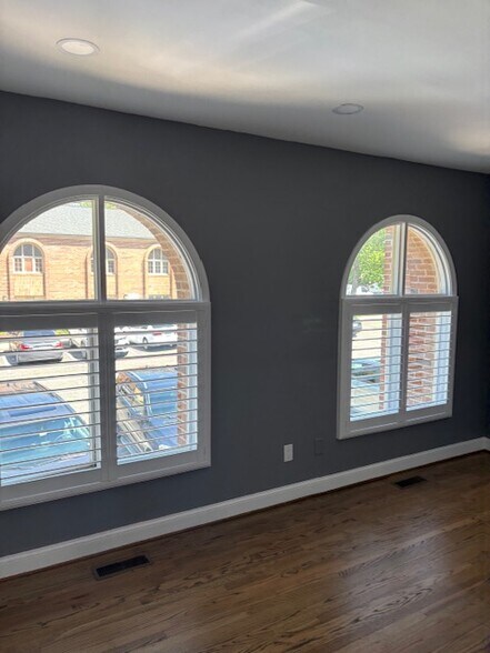 More Photos Of 7002 Evergreen Ct, Annandale Office For Lease