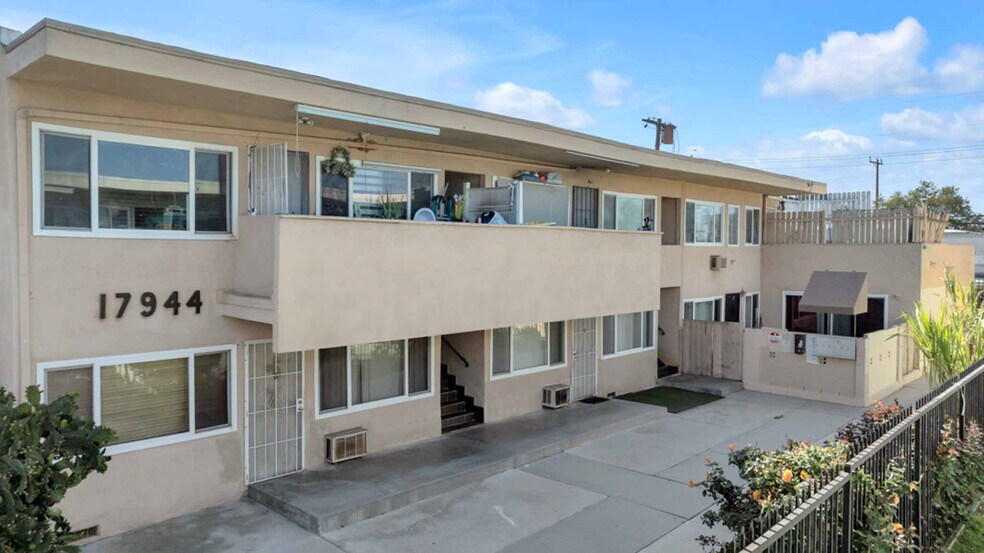 More Photos Of 17944 Schoenborn St, Northridge Apartments For Sale