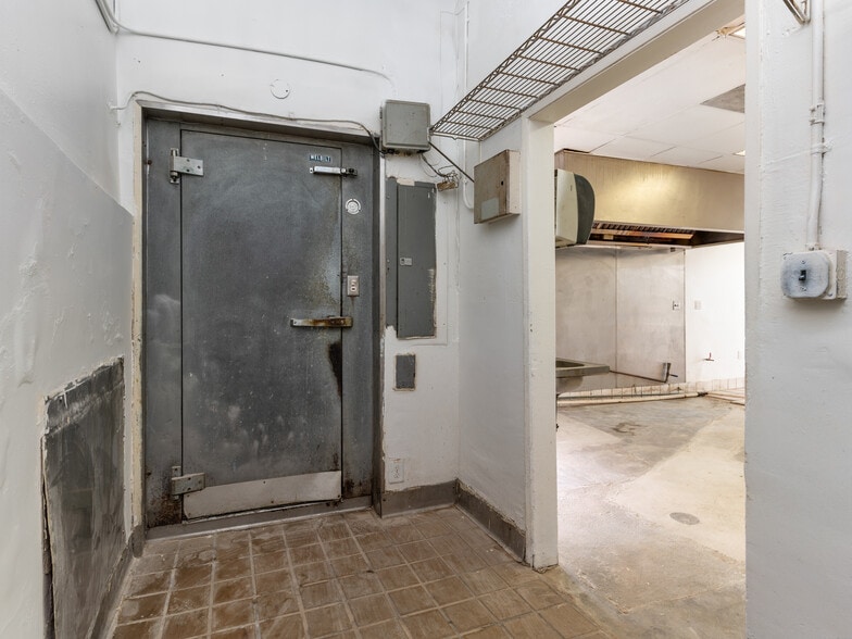 More Photos Of 202-204 E Imperial Ave, El Segundo Storefront For Lease