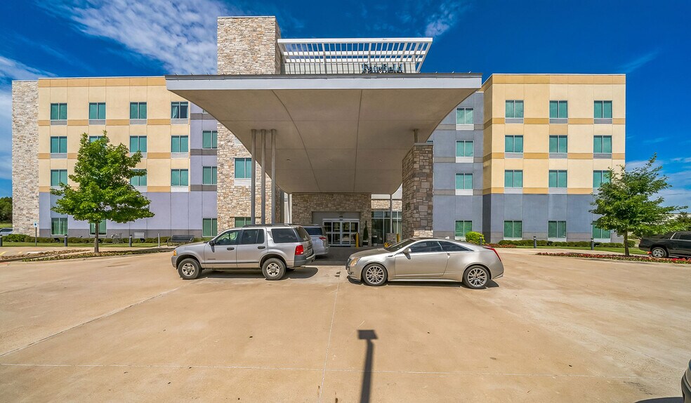 More Photos Of 409 N Clark Rd, Cedar Hill Hotel For Sale