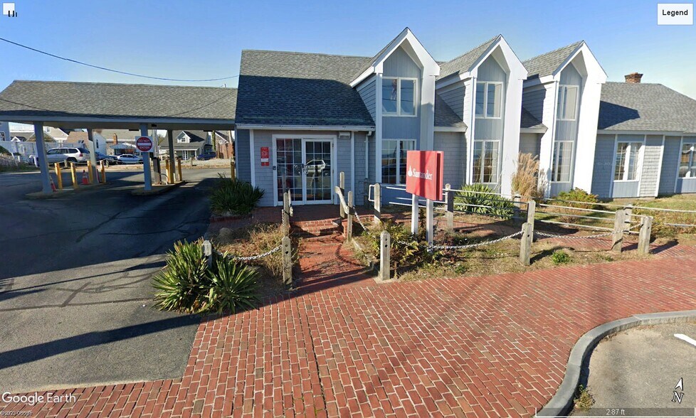 Primary Photo Of 3 Oak Bluffs Ave, Vineyard Haven Bank For Sale