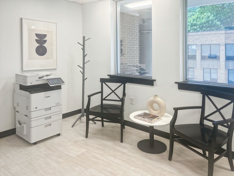 More Photos Of 2303 W Morehead St, Charlotte Coworking Space