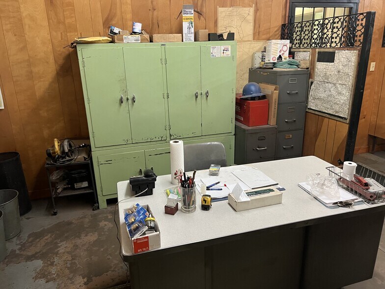 More Photos Of 125 McAdoo Creek Rd, Clarksville Warehouse For Sale